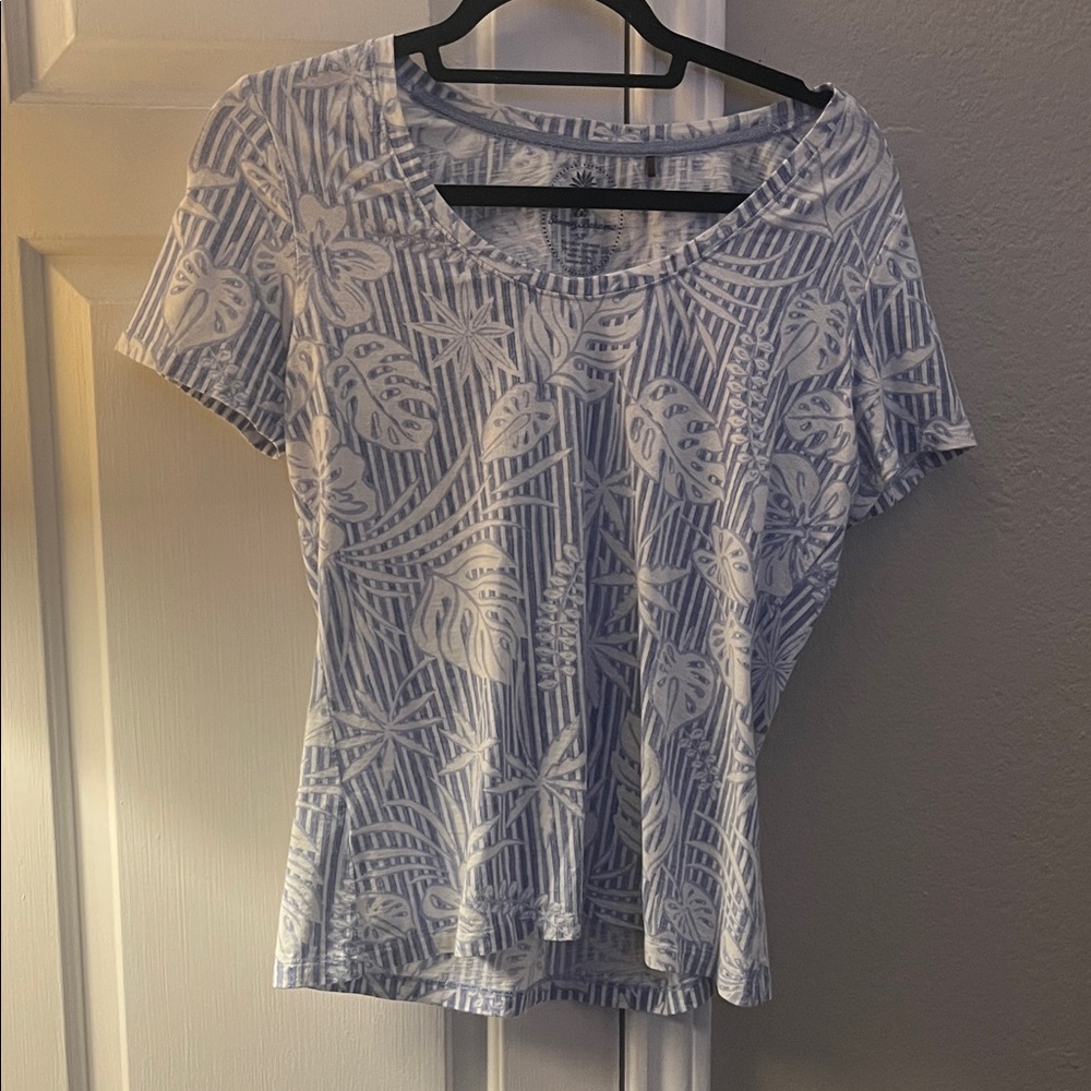 Tommy Bahama Blue and White Patterned Women's T-Shirt